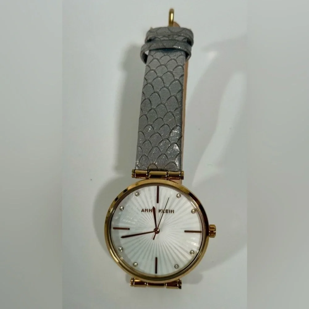 ANNE KLEIN AK GOLD‎ TONE CRYSTAL LIGHT GREY GENUINE LEATHER BRACELET WATCH